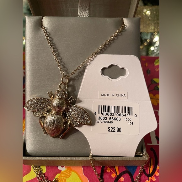 Bee 🐝 necklace long style - Picture 2 of 3